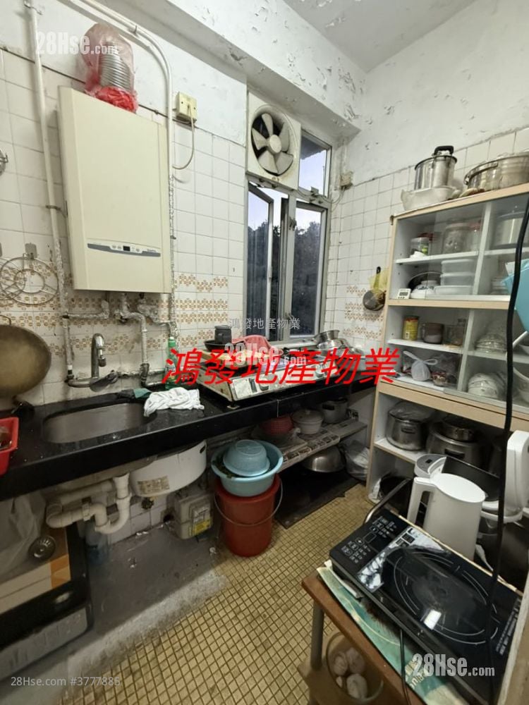 Ample Building Sell 3 Bedrooms , 1 Bathroom 398 ft²