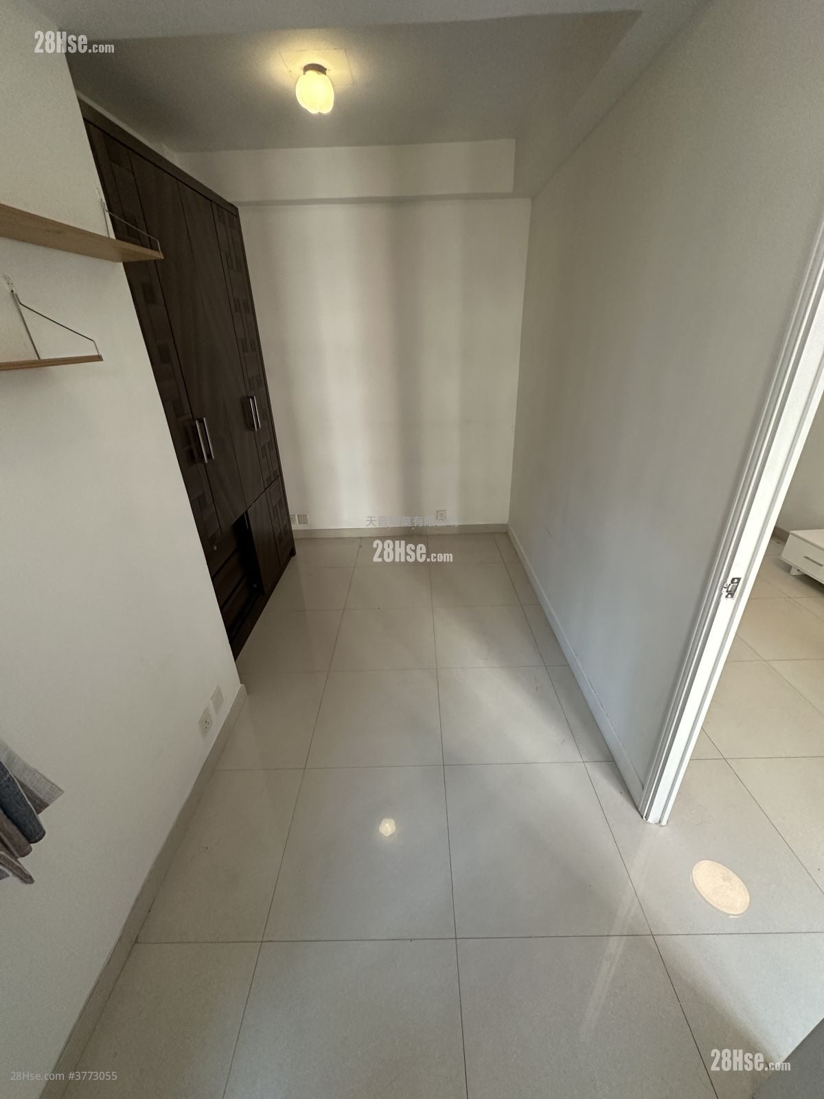 Tak Yue Mansion Sell 2 Bedrooms , 1 Bathroom 315 ft²