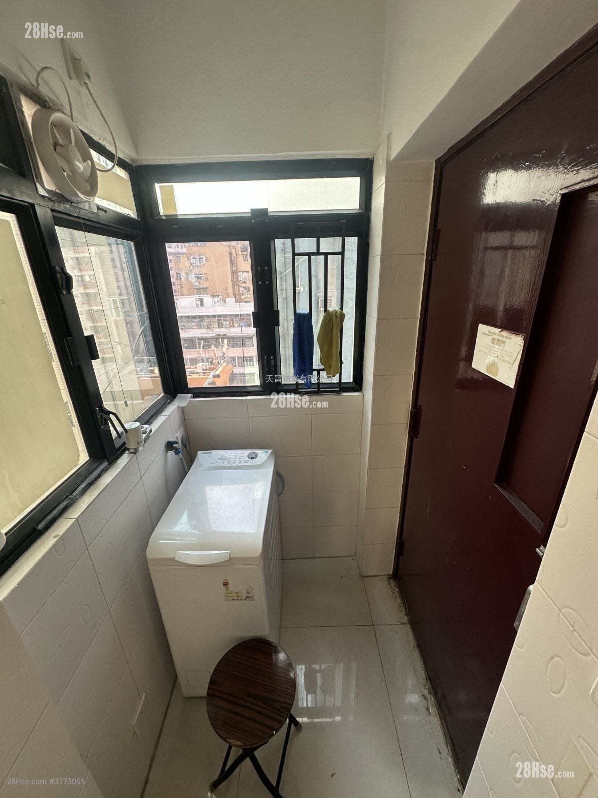 Tak Yue Mansion Sell 2 Bedrooms , 1 Bathroom 315 ft²