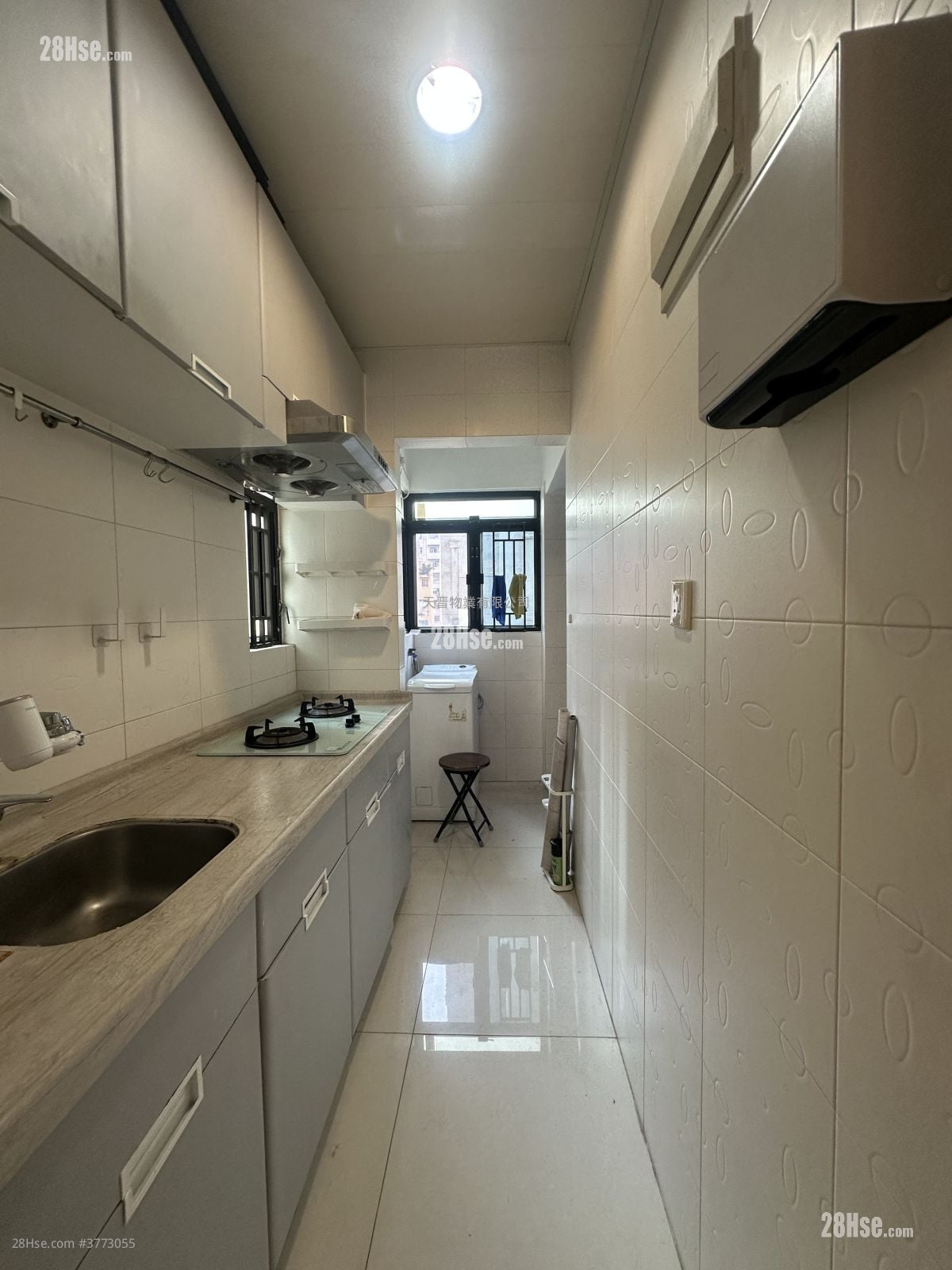 Tak Yue Mansion Sell 2 Bedrooms , 1 Bathroom 315 ft²