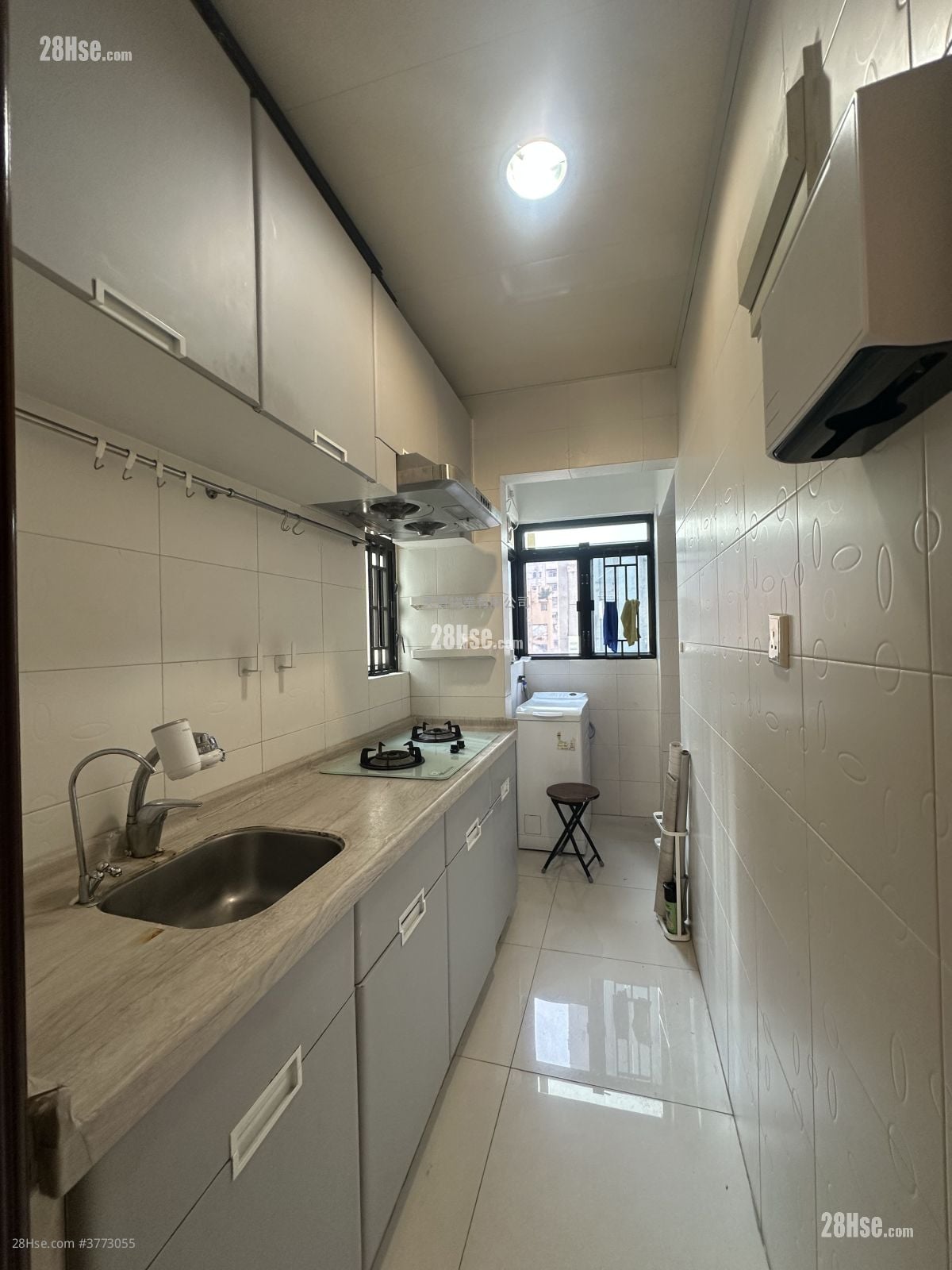 Tak Yue Mansion Sell 2 Bedrooms , 1 Bathroom 315 ft²