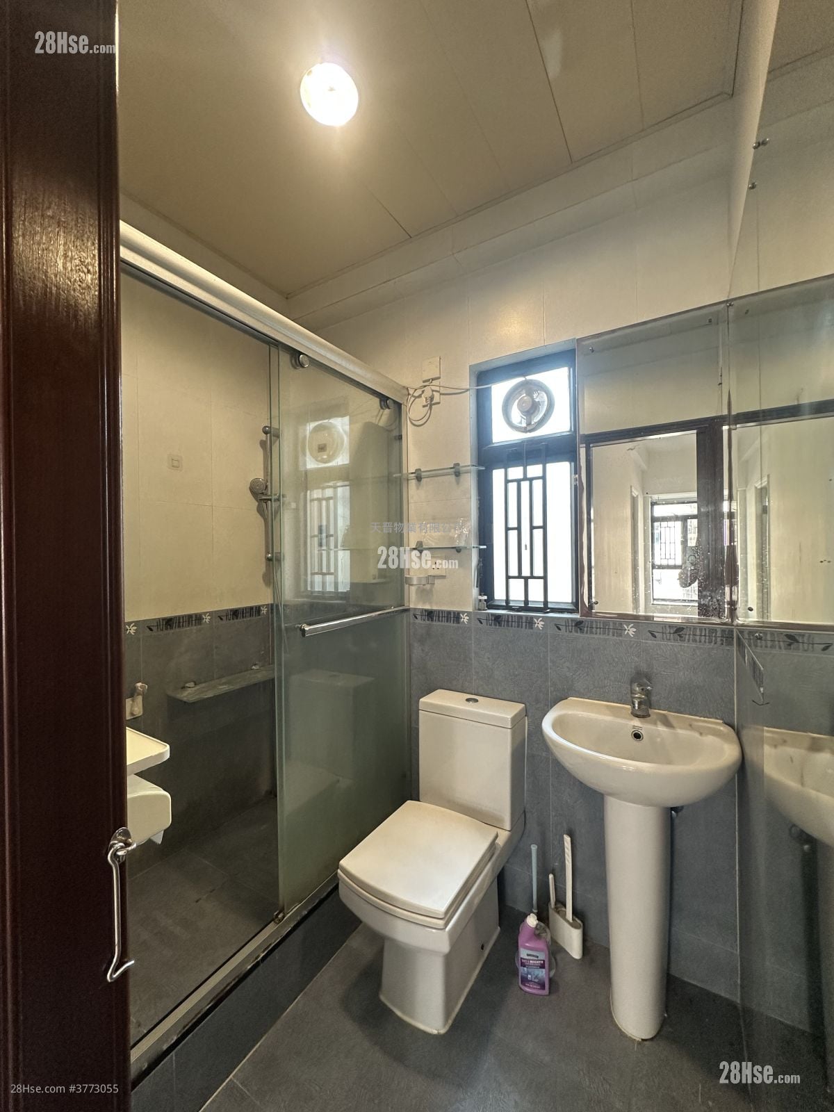 Tak Yue Mansion Sell 2 Bedrooms , 1 Bathroom 315 ft²