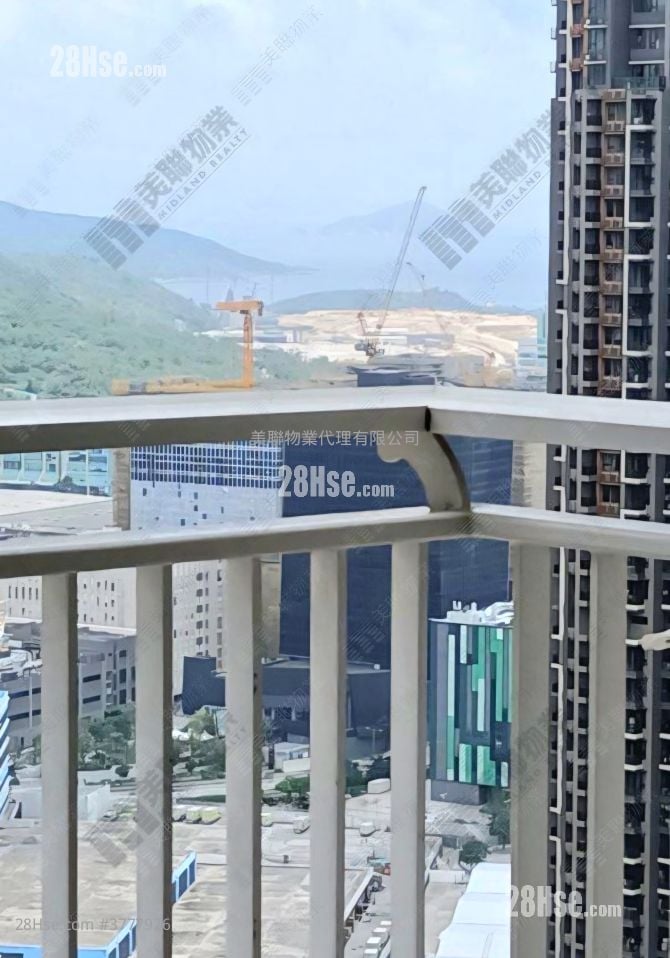 The Capitol Sell 3 Bedrooms , 2 Bathrooms 704 ft²