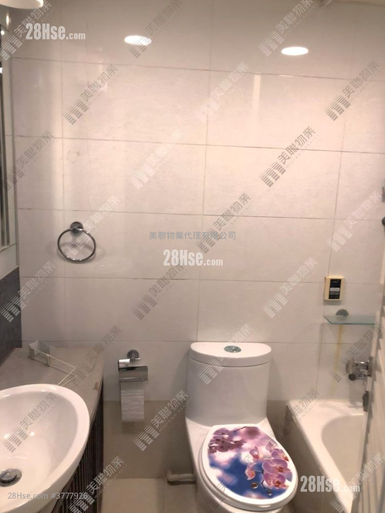 The Capitol Sell 3 Bedrooms , 2 Bathrooms 704 ft²