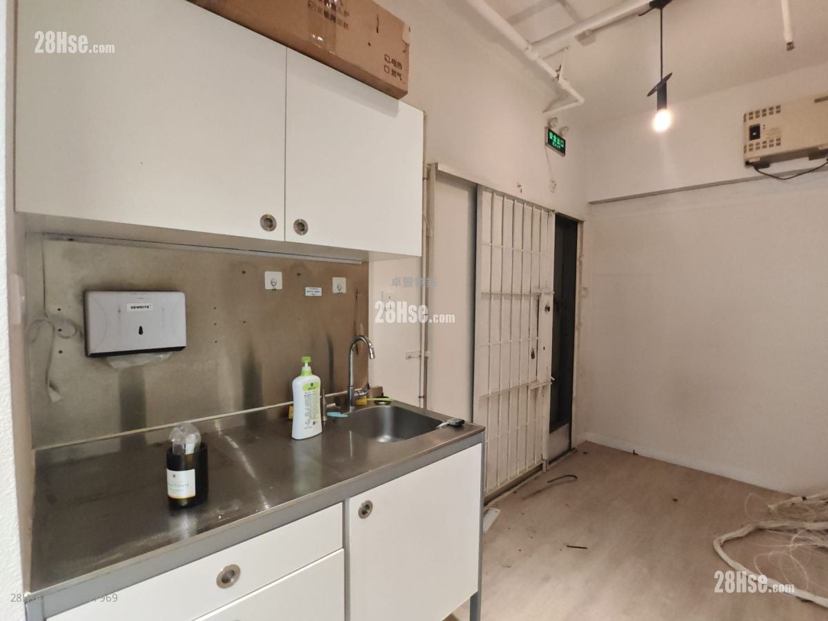 Hop Hing Industrial Building Rental 5+ Bedrooms , 2 Toilets 3,100 ft²