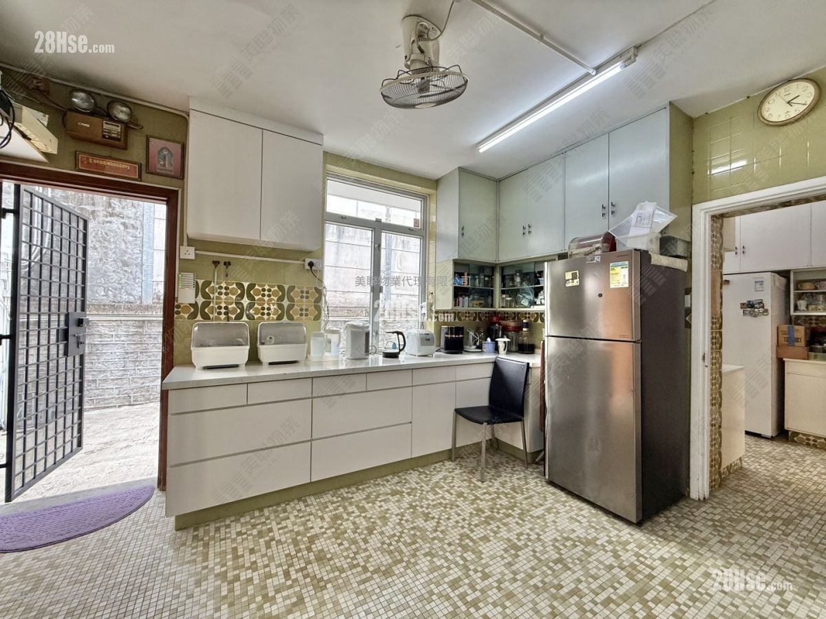 Devon Road Sell 4 Bedrooms , 2 Bathrooms 3,490 ft²