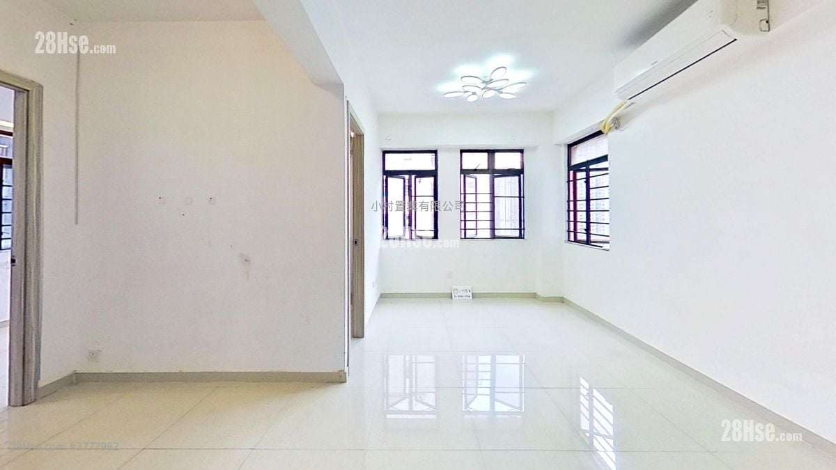 living room: Tsui Fung Building Sell 2 Bedrooms , 1 Bathroom 438 ft²