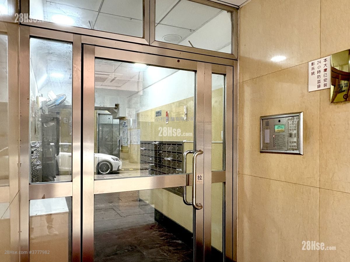 main door: Tsui Fung Building Sell 2 Bedrooms , 1 Bathroom 438 ft²