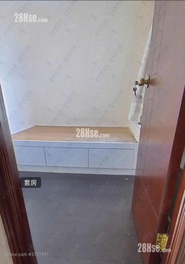 倚龙山庄 售盘 3 房 804 平方尺