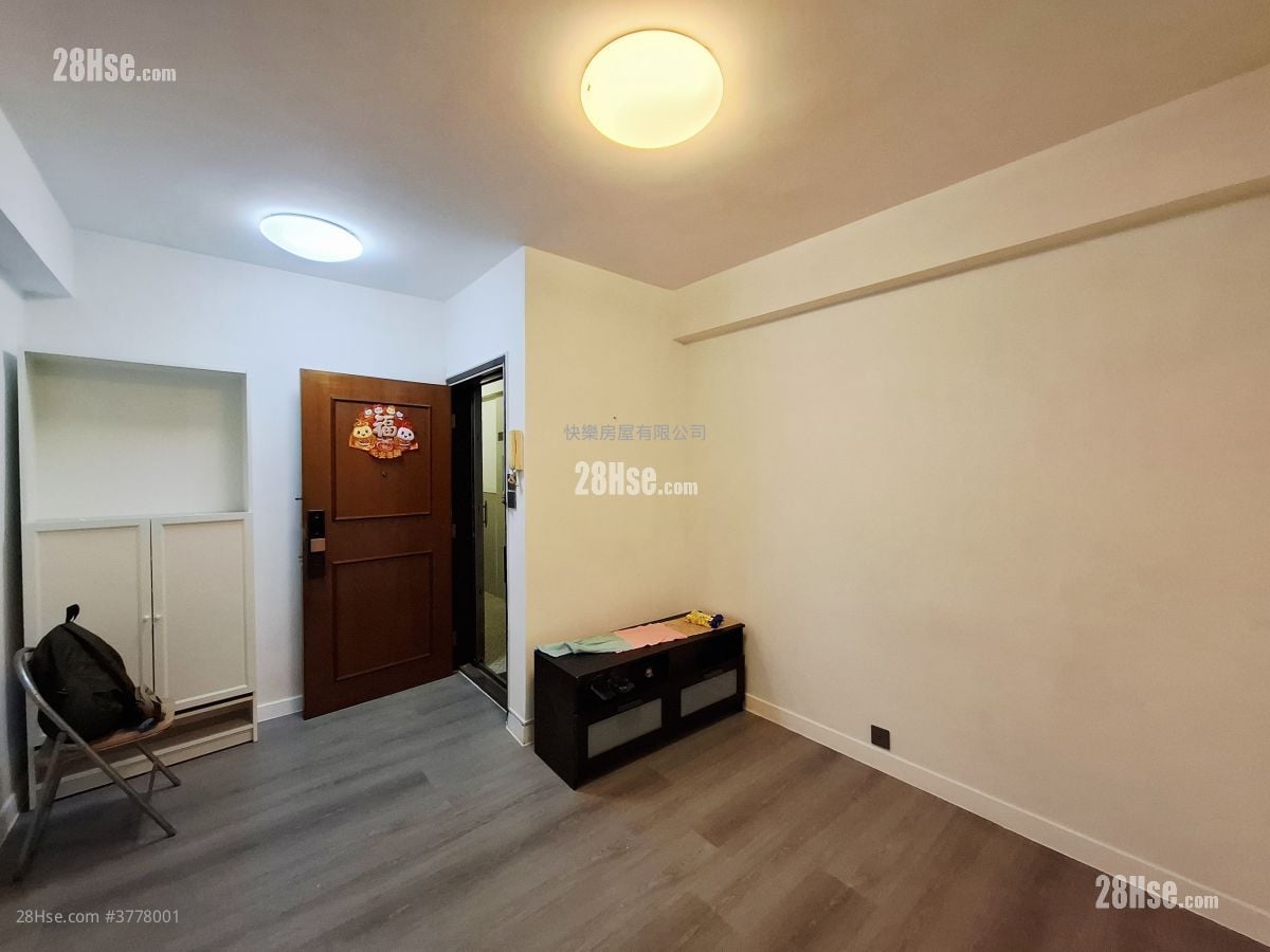 Hing Wah Mansions Rental 2 Bedrooms , 1 Bathroom 465 ft²