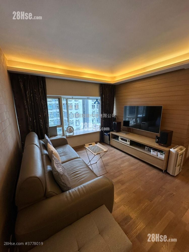 Riviera Gardens Rental 3 Bedrooms , 2 Bathrooms 700 ft²