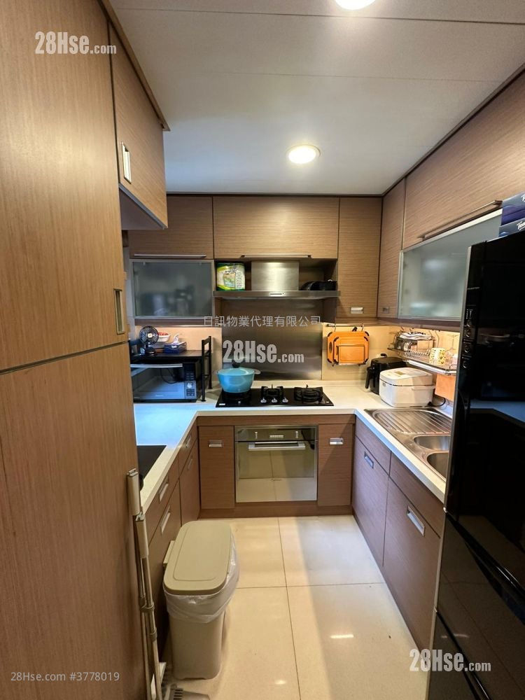 Riviera Gardens Rental 3 Bedrooms , 2 Bathrooms 700 ft²