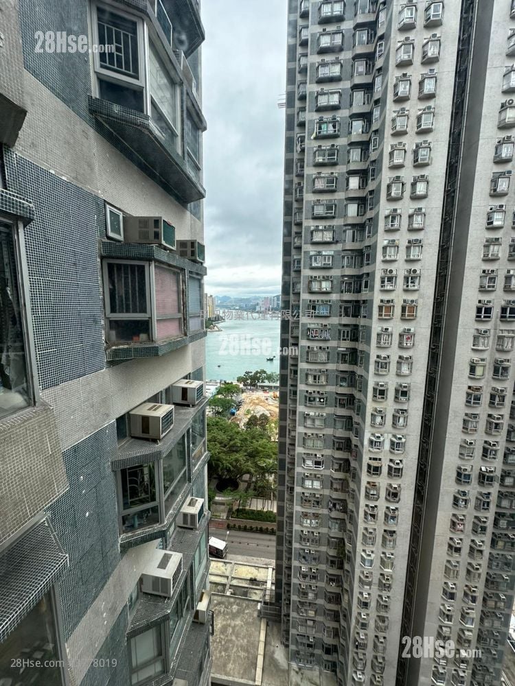 Riviera Gardens Rental 3 Bedrooms , 2 Bathrooms 700 ft²