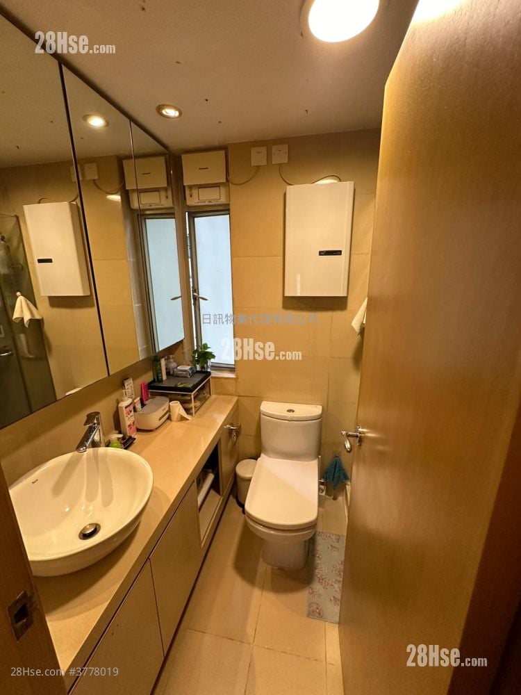 Riviera Gardens Rental 3 Bedrooms , 2 Bathrooms 700 ft²