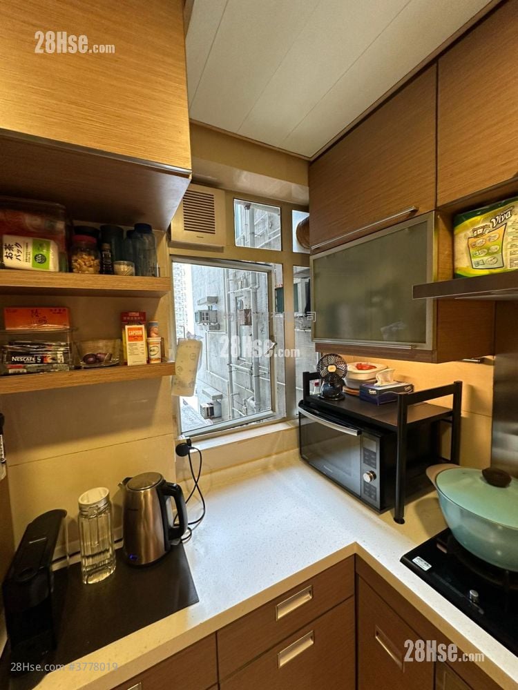 Riviera Gardens Rental 3 Bedrooms , 2 Bathrooms 700 ft²