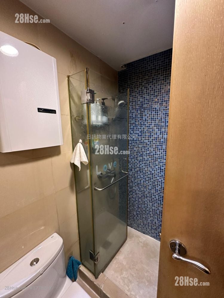 Riviera Gardens Rental 3 Bedrooms , 2 Bathrooms 700 ft²