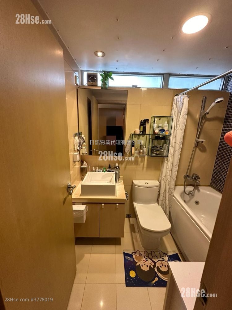 Riviera Gardens Rental 3 Bedrooms , 2 Bathrooms 700 ft²