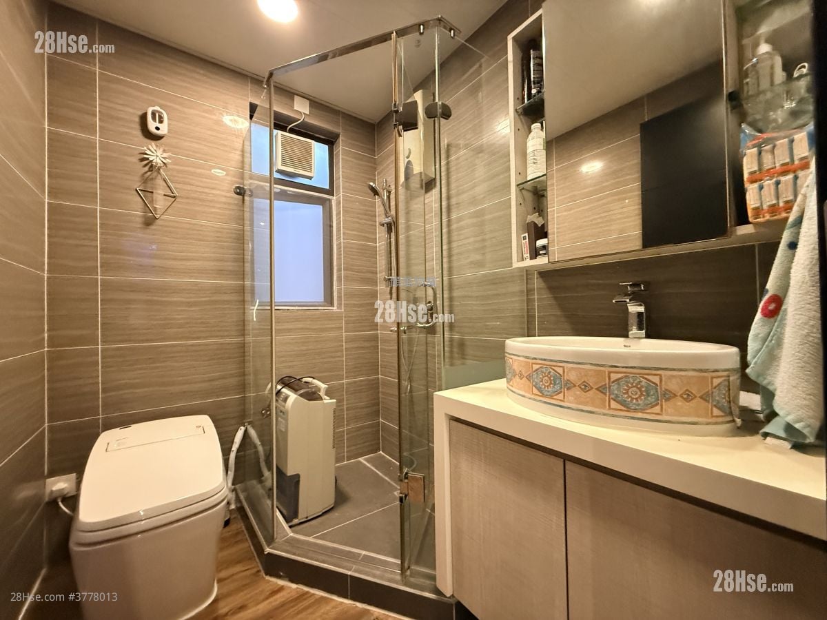 村屋 售盘 4 房 , 3 浴室 1,400 平方尺