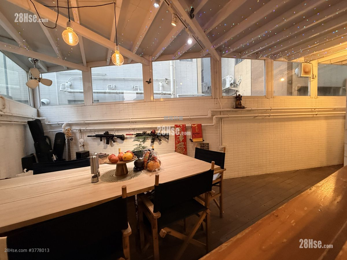 村屋 售盘 4 房 , 3 浴室 1,400 平方尺