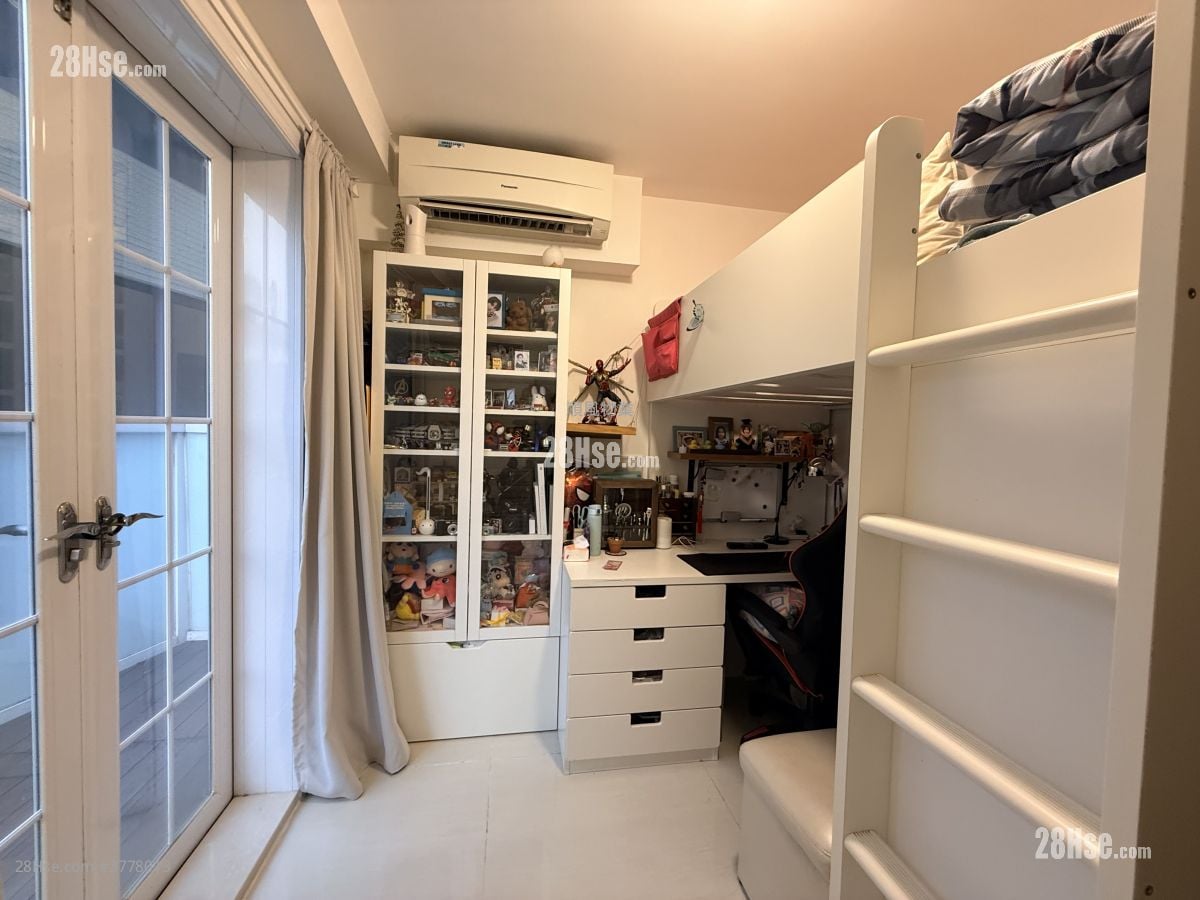 村屋 售盘 4 房 , 3 浴室 1,400 平方尺