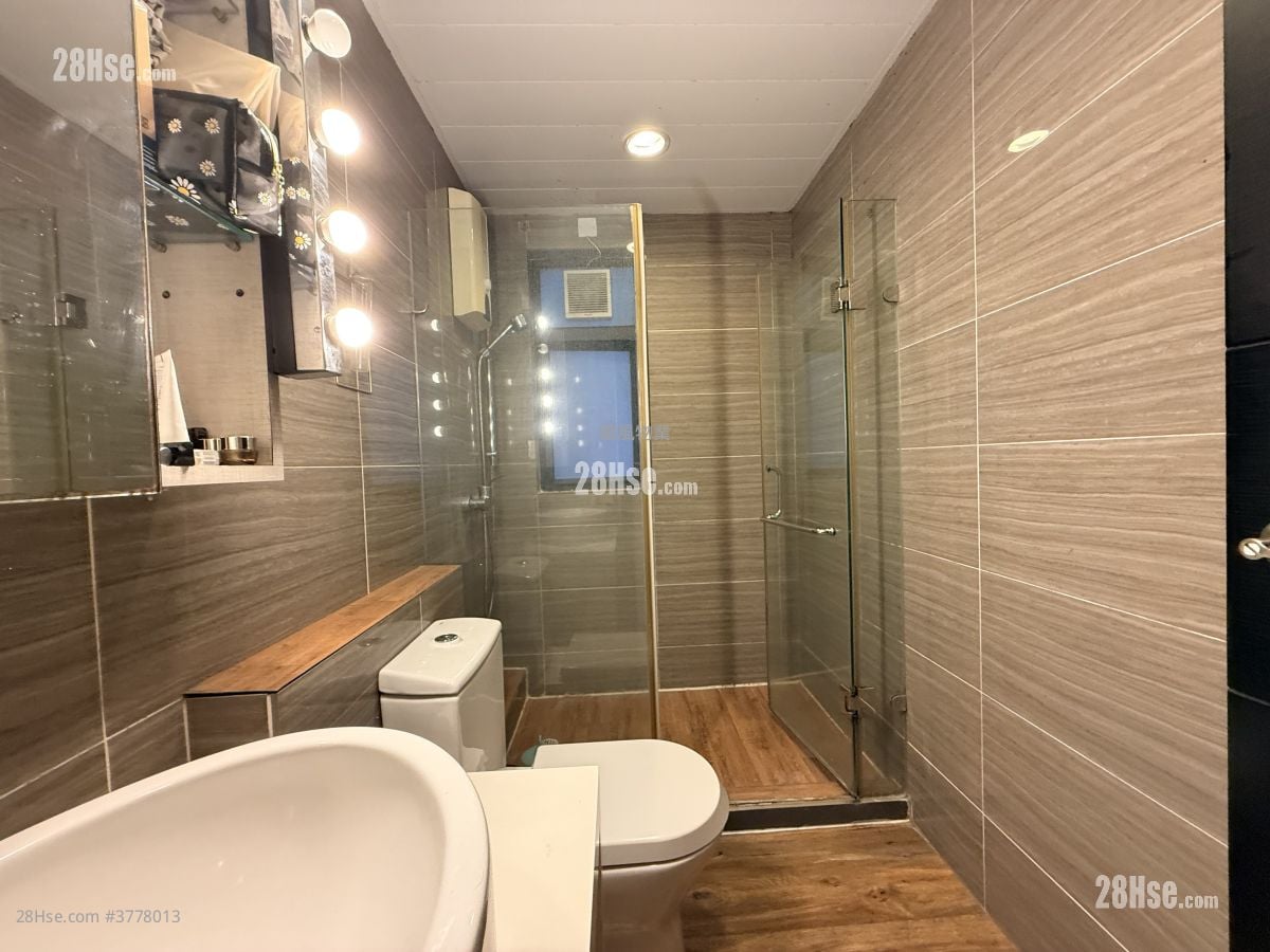 村屋 售盘 4 房 , 3 浴室 1,400 平方尺