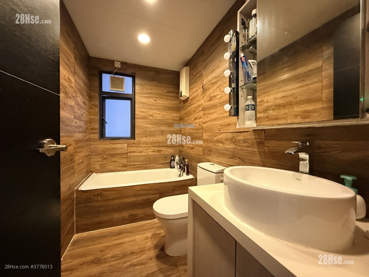 村屋 售盘 4 房 , 3 浴室 1,400 平方尺