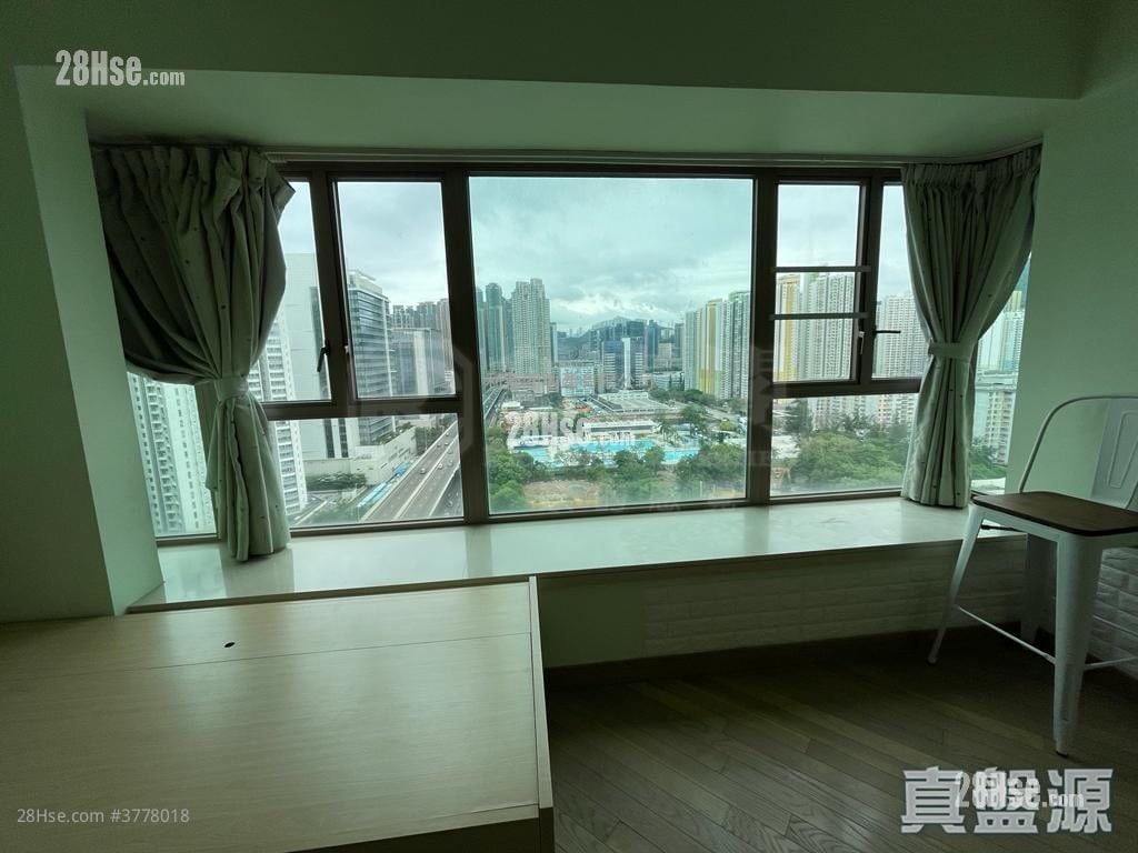 The Prominence Sell Studio 271 ft²