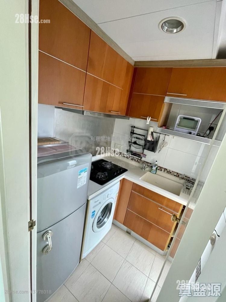 The Prominence Sell Studio 271 ft²