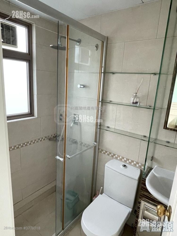 The Prominence Sell Studio 271 ft²