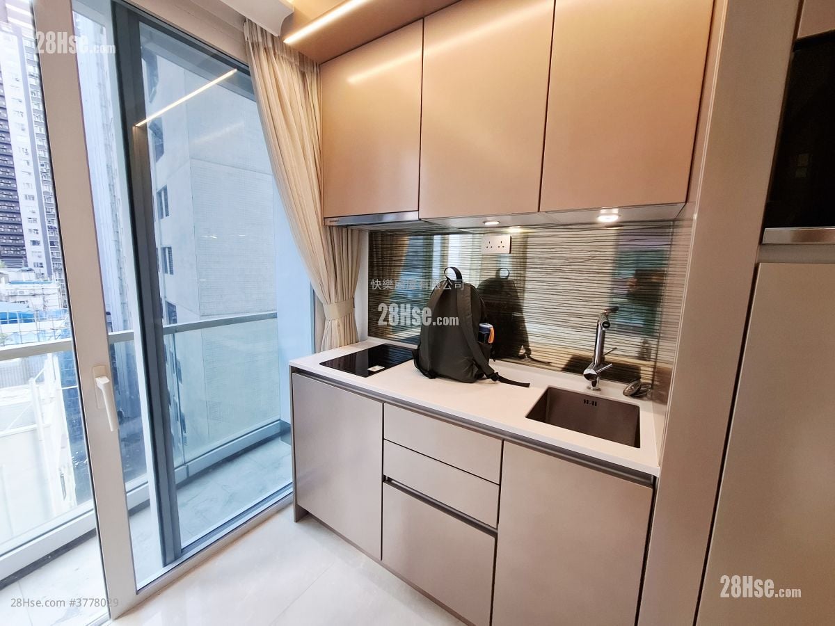 Upper Central Rental Studio , 1 Bathroom 194 ft²