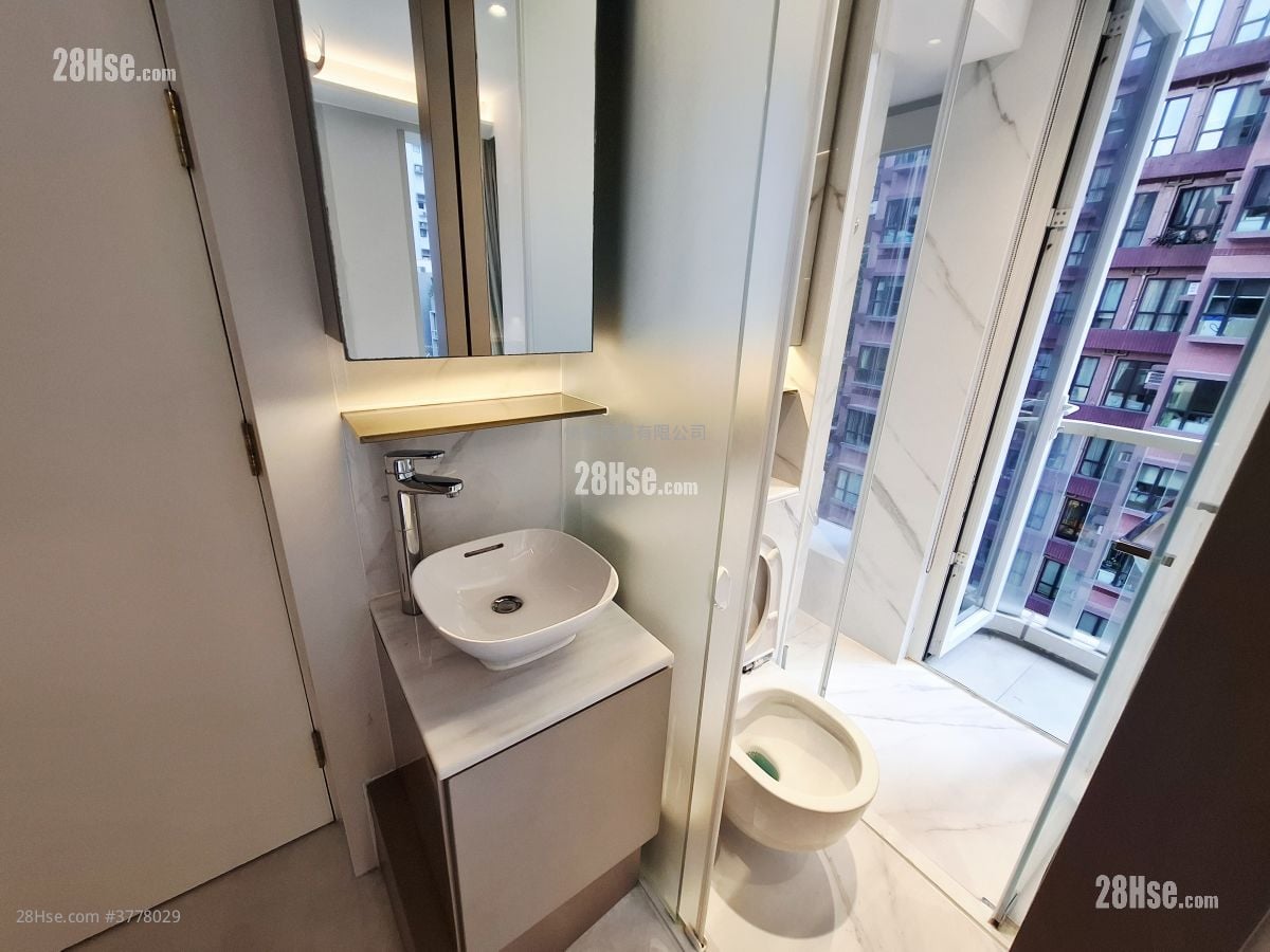 Upper Central Rental Studio , 1 Bathroom 194 ft²