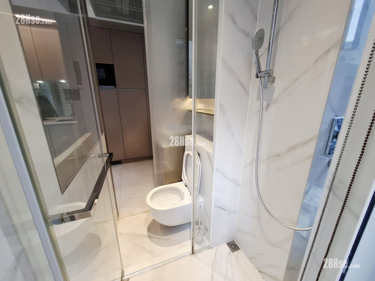 Upper Central Rental Studio , 1 Bathroom 194 ft²