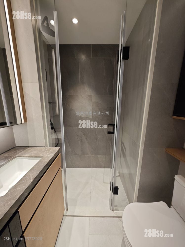 Uptify Sell Studio , 1 Bathroom 172 ft²