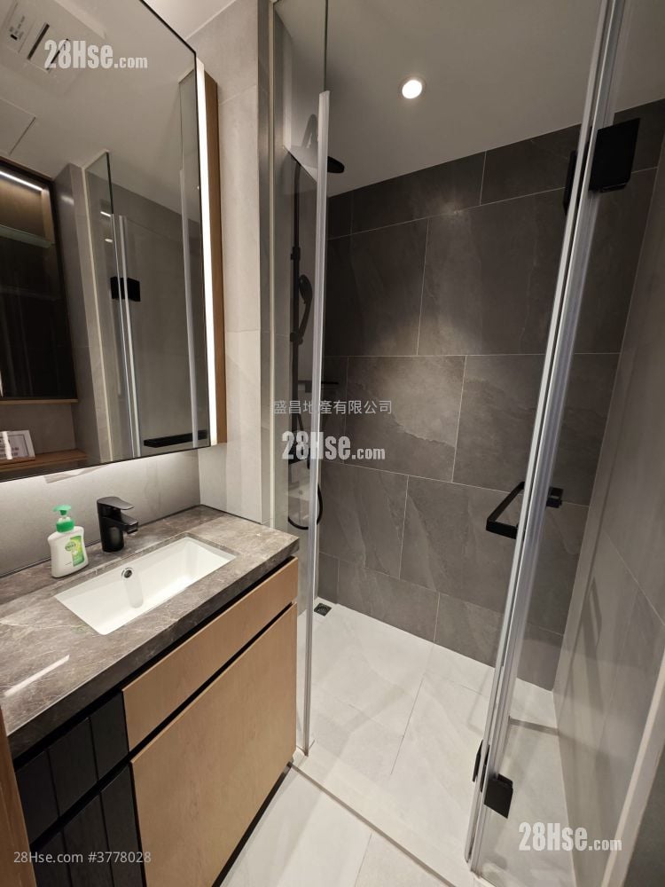 Uptify Sell Studio , 1 Bathroom 172 ft²