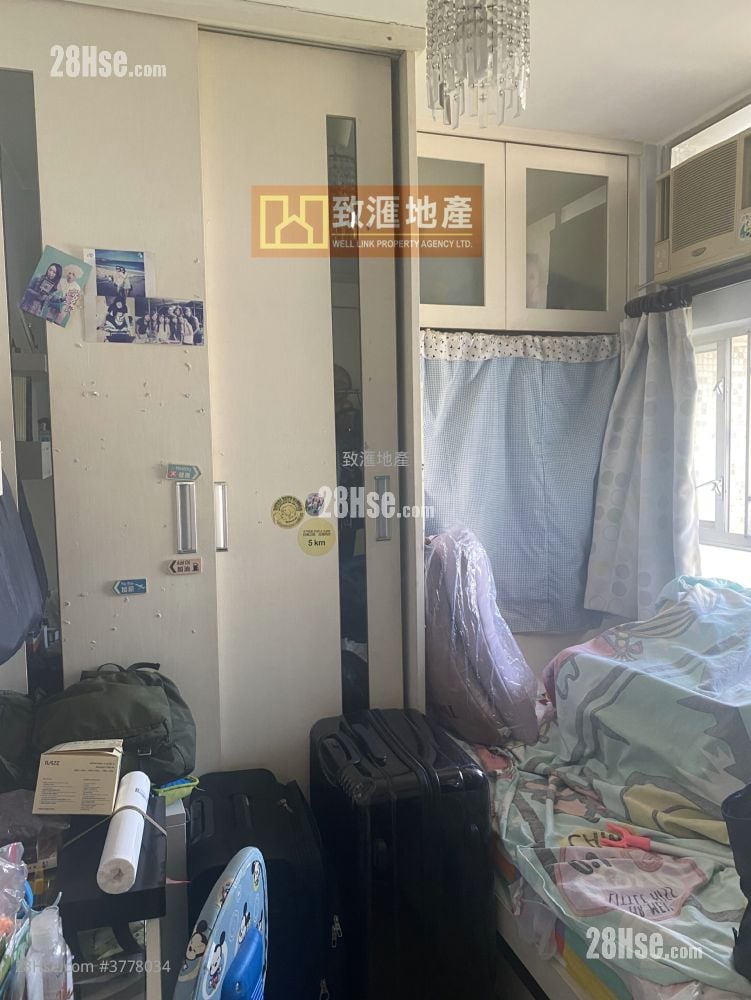 Kwai Chun Court Sell 2 Bedrooms 401 ft²