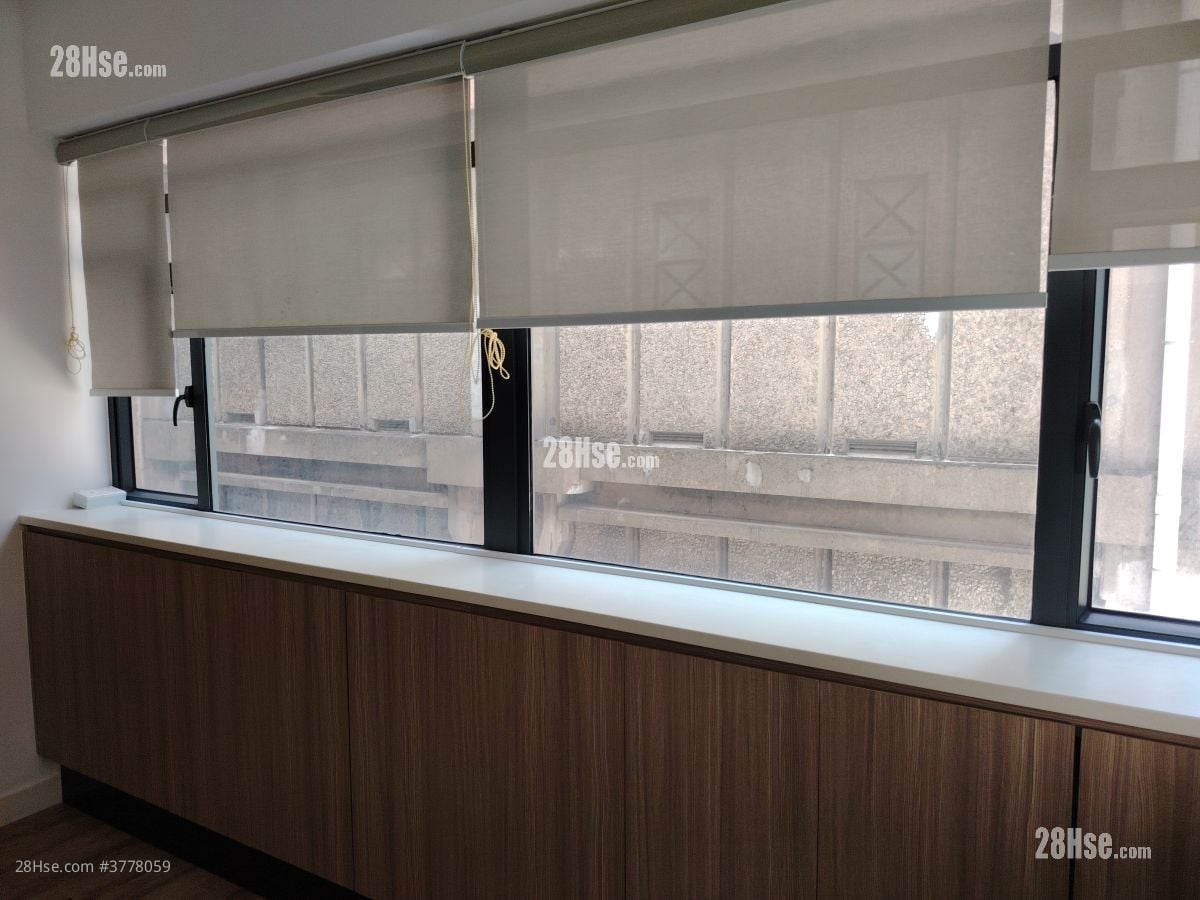 Kwai Shing Industrial Building  Sell 1 Bedroom , 1 Toilet 135 ft²