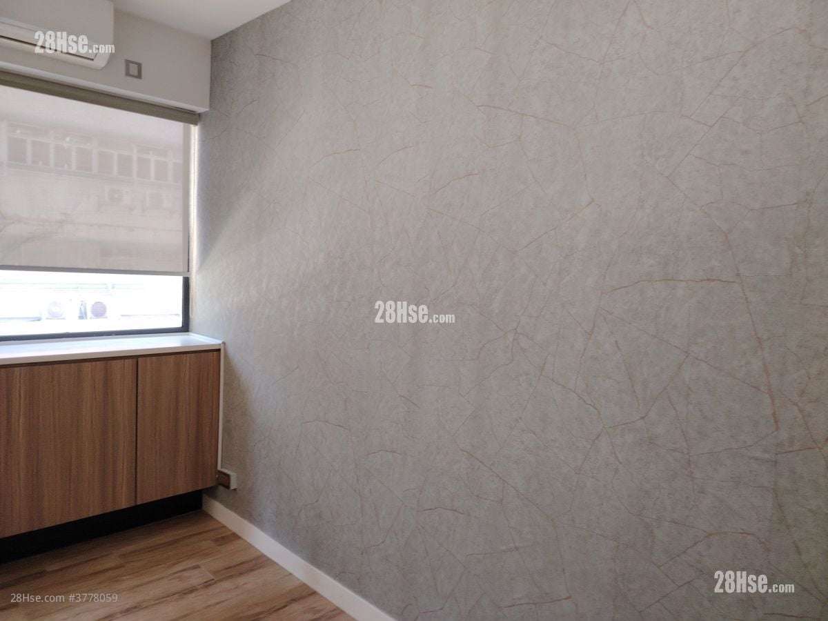 Kwai Shing Industrial Building  Sell 1 Bedroom , 1 Toilet 135 ft²