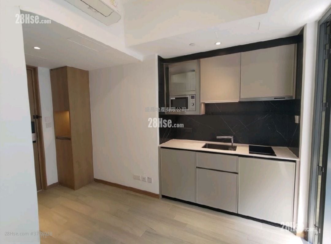 Uptify Sell Studio , 1 Bathroom 172 ft²