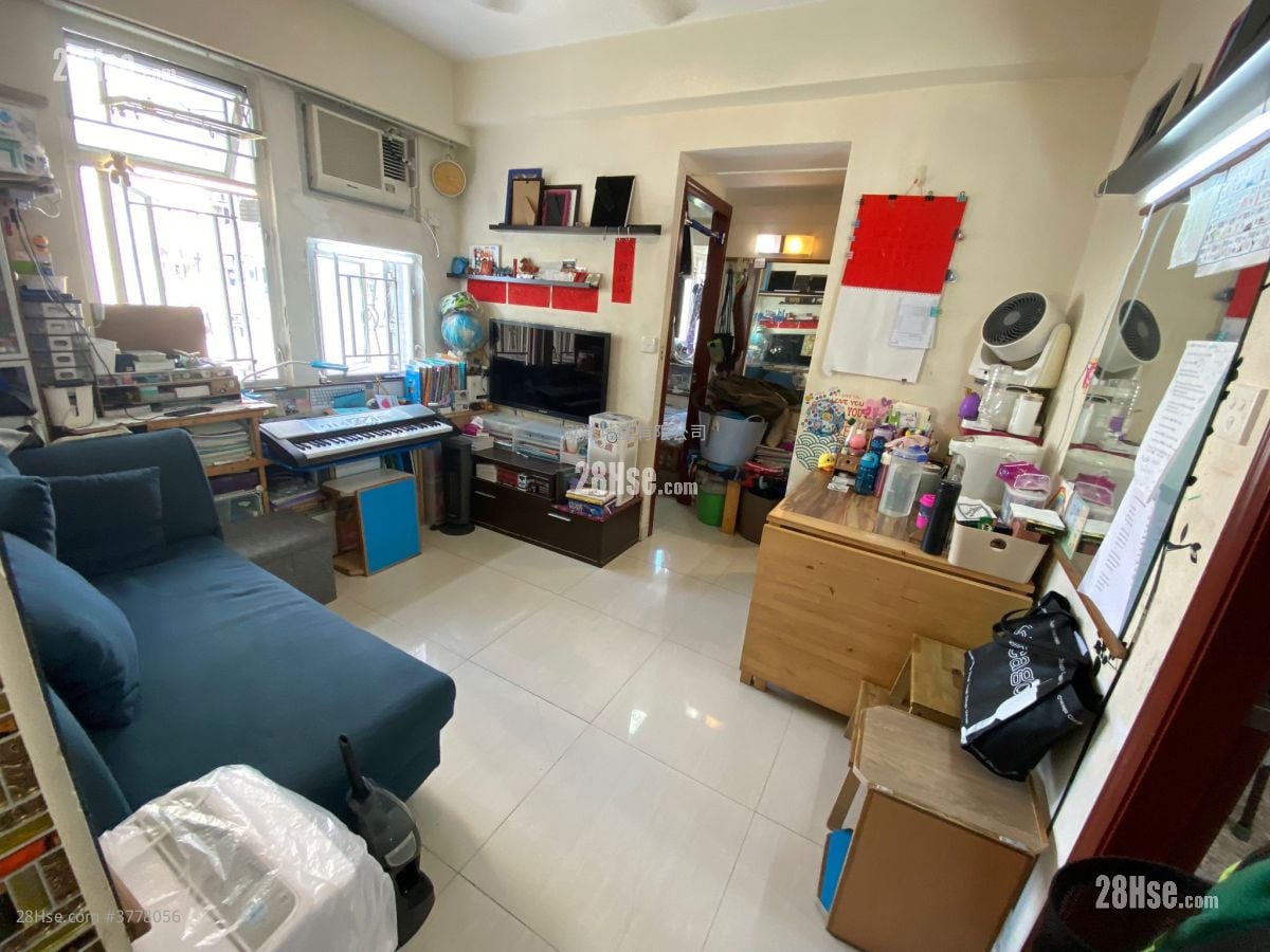 Tai Po Centre Sell 2 Bedrooms , 1 Bathroom 361 ft²