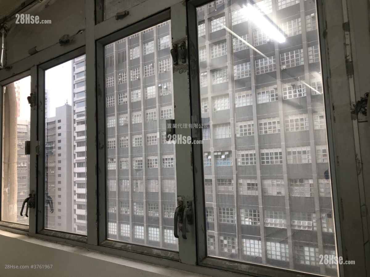 Yue Fung Industrial Building Sell Studio , 1 Toilet