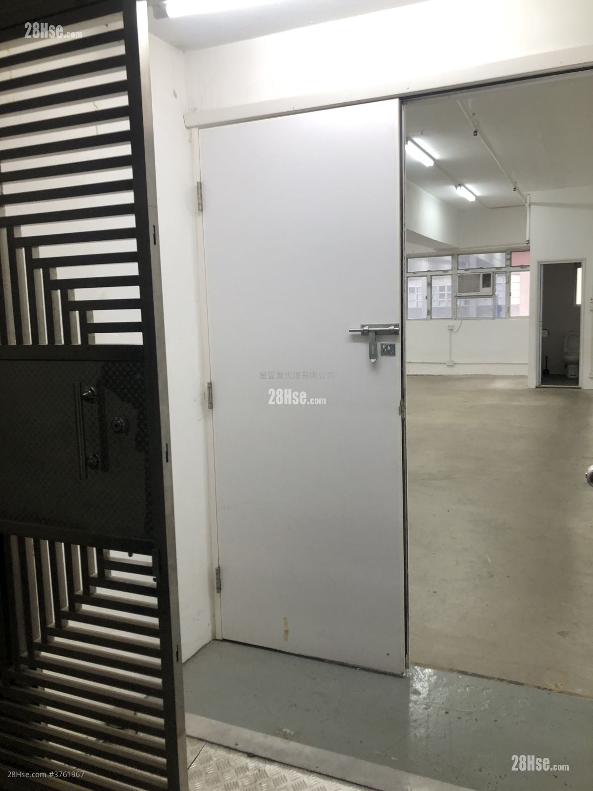 Yue Fung Industrial Building Sell Studio , 1 Toilet