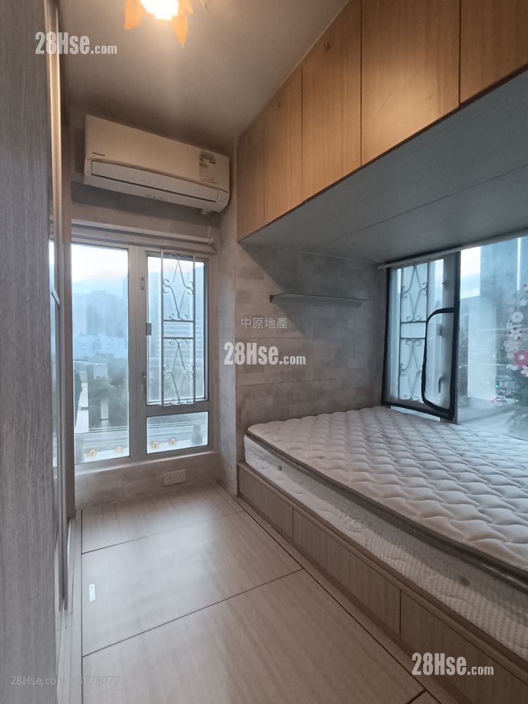 Golden Lion Garden Rental 2 Bedrooms , 1 Bathroom 306 ft²