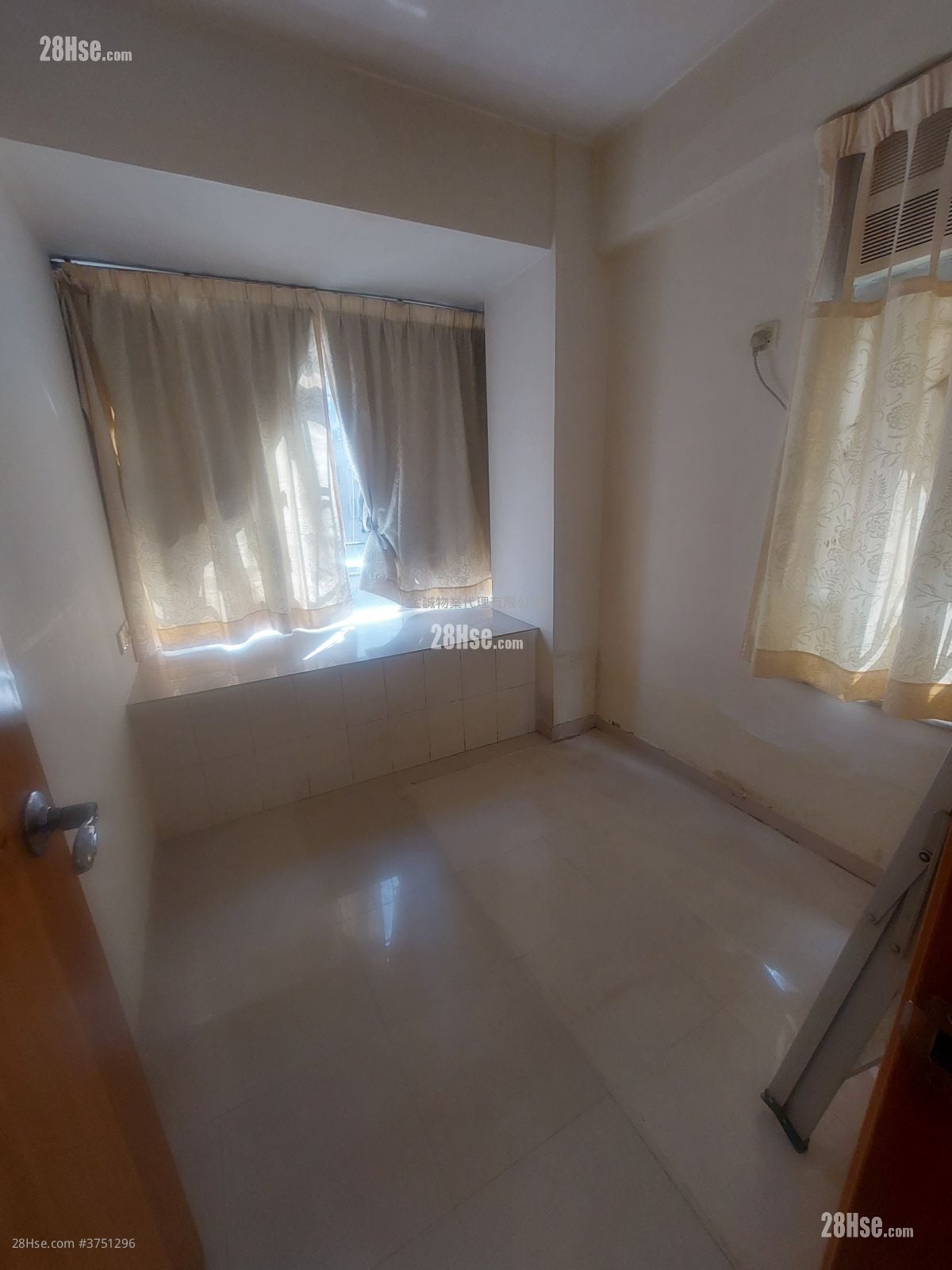 金坤大厦 售盘 2 房 , 1 浴室 313 平方尺