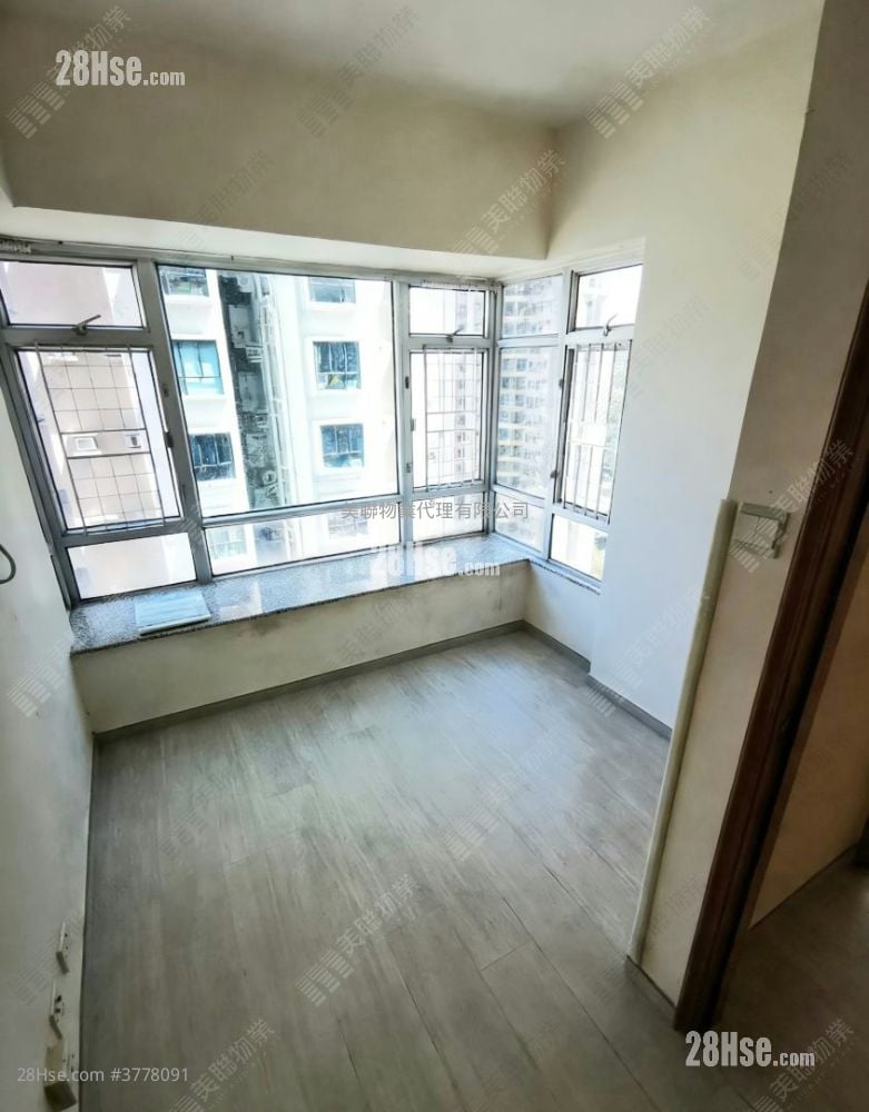 Well On Garden Sell 3 Bedrooms , 1 Bathroom 502 ft²