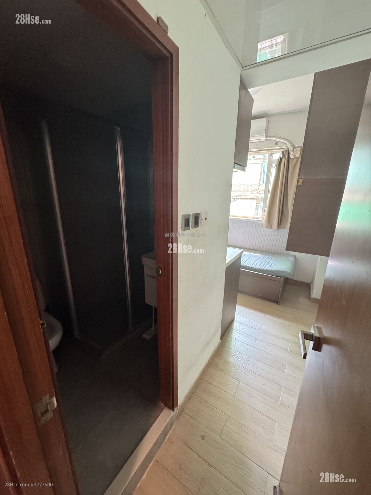Cheong Ip Building Sell 3 Bedrooms 445 ft²
