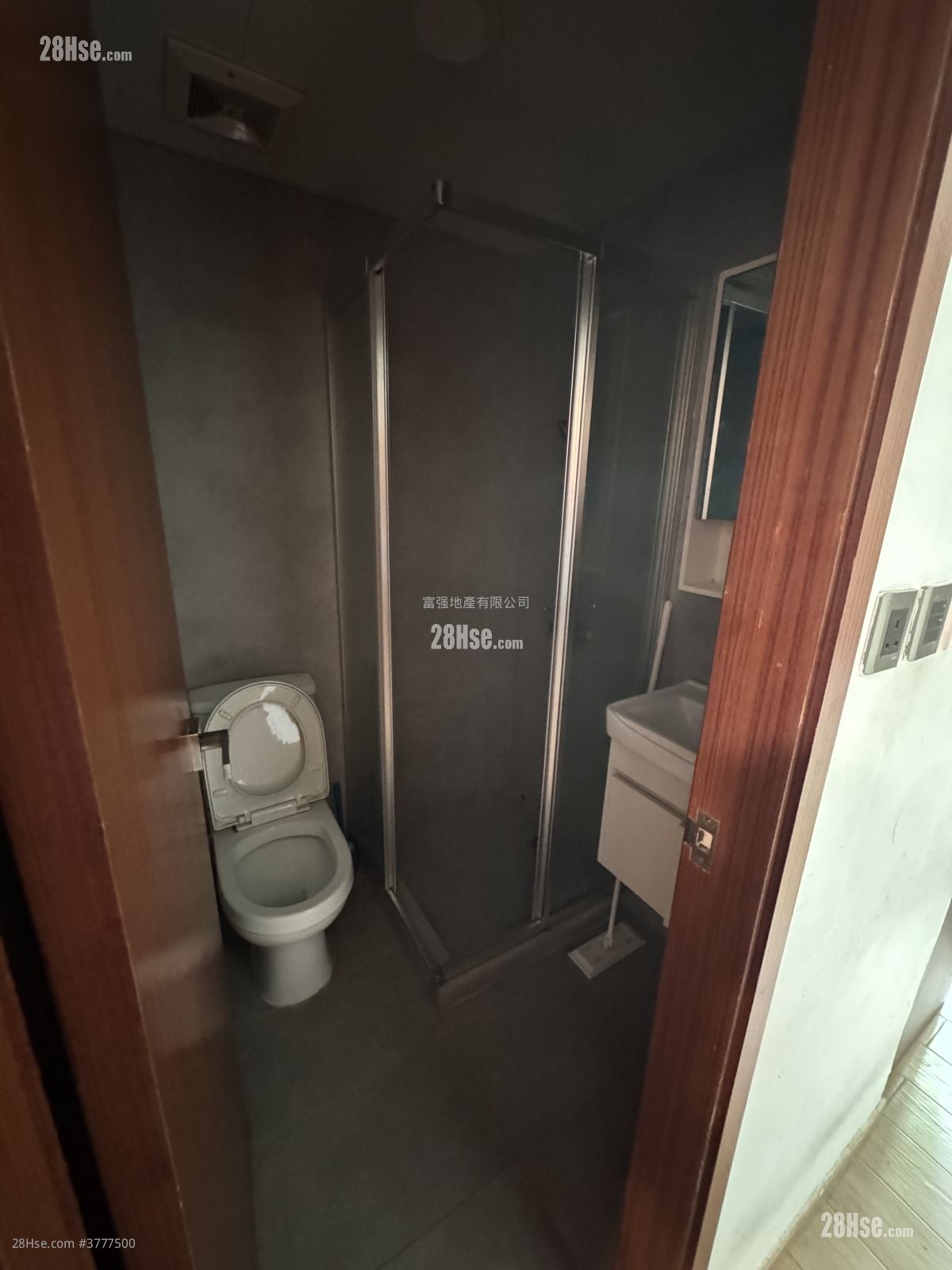 Cheong Ip Building Sell 3 Bedrooms 445 ft²