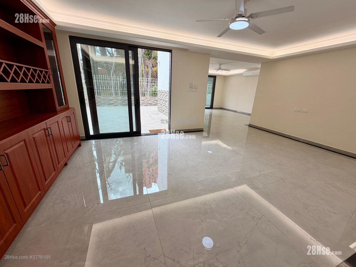 蒙地卡罗别墅 租盘 5+ 房 , 3 浴室 2,044 平方尺