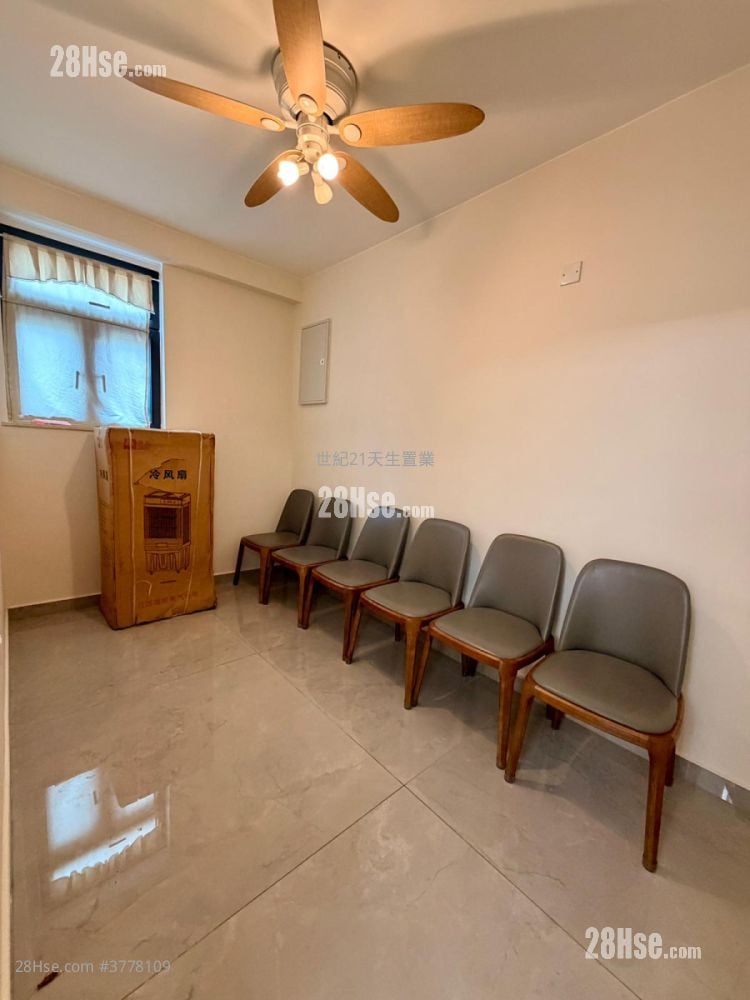 蒙地卡罗别墅 租盘 5+ 房 , 3 浴室 2,044 平方尺