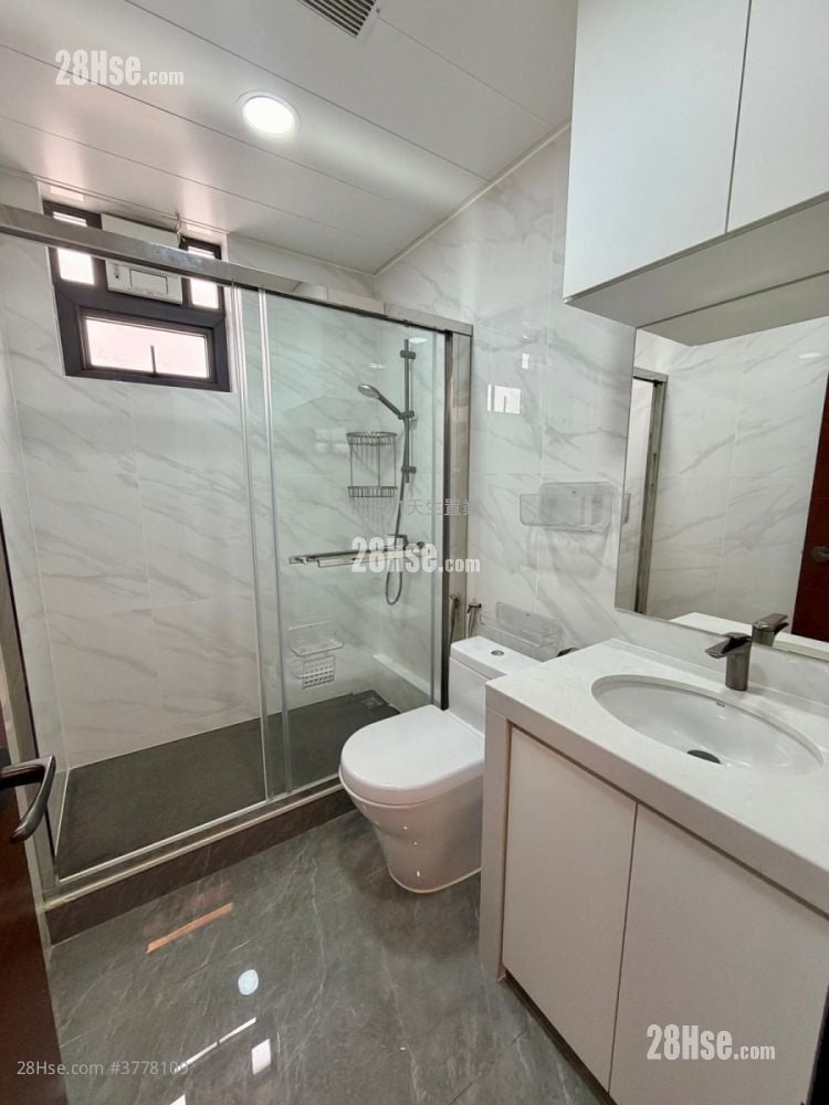 蒙地卡罗别墅 租盘 5+ 房 , 3 浴室 2,044 平方尺