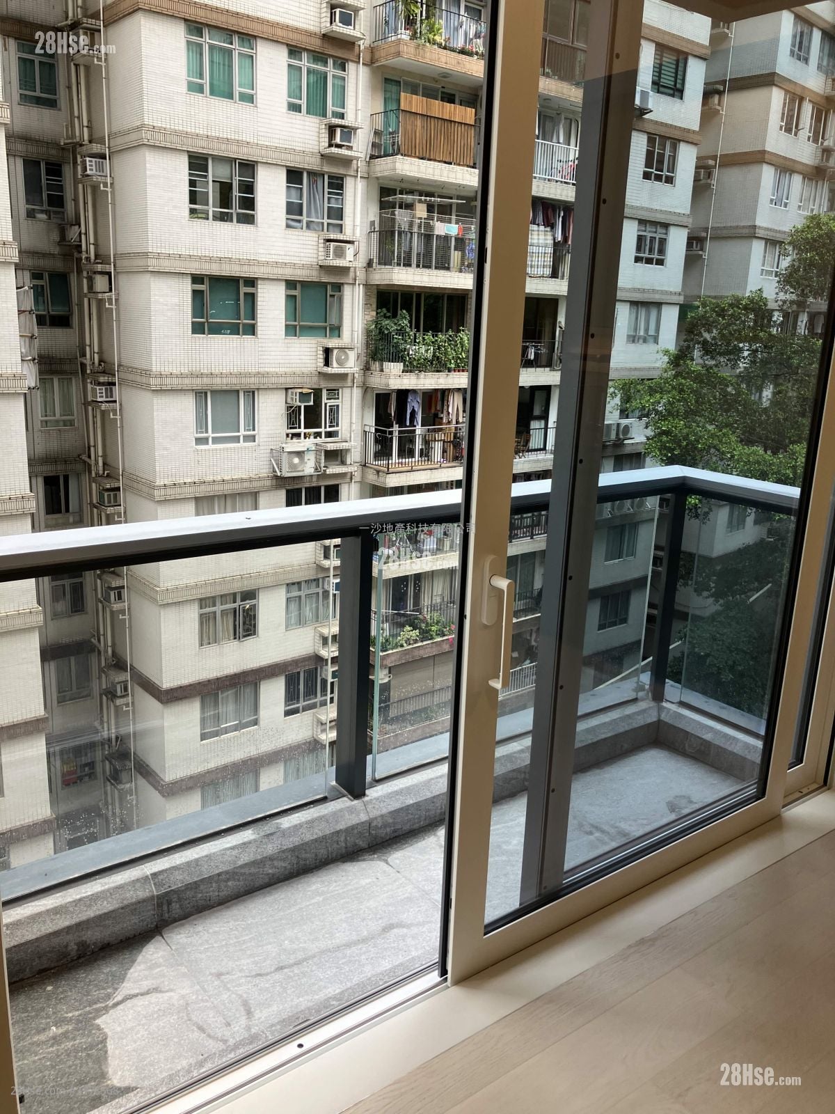 露台: 坚尼地道33号 租盘 1 房 , 1 浴室 360 平方尺